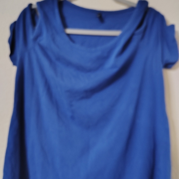 Splash blue cold shoulder top size 2X - Picture 2 of 5